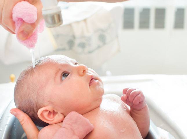 Cómo bañar adecuadamente a un bebé recién nacido. - farma13